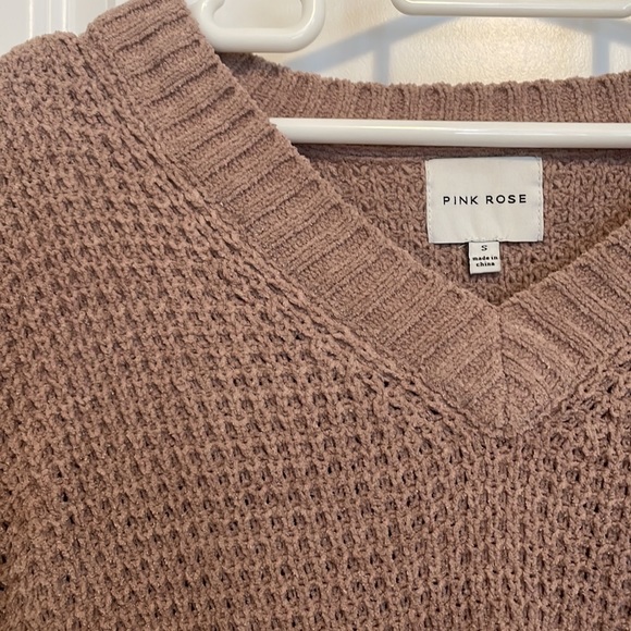 Soft Pink Rose v neck knit sweater - Picture 4 of 4